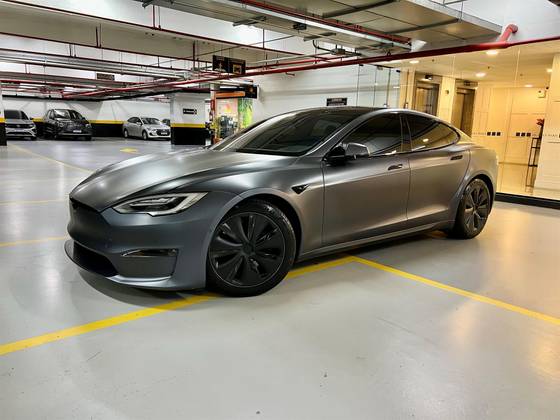 TESLA MODEL S ELÉTRICO PLAID